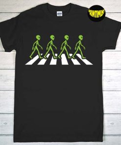 Aliens Crossing the Road UFO T-Shirt, Alien UFO Shirt, Enthusiast Shirt, Alien Conspiracy Theory Shirt