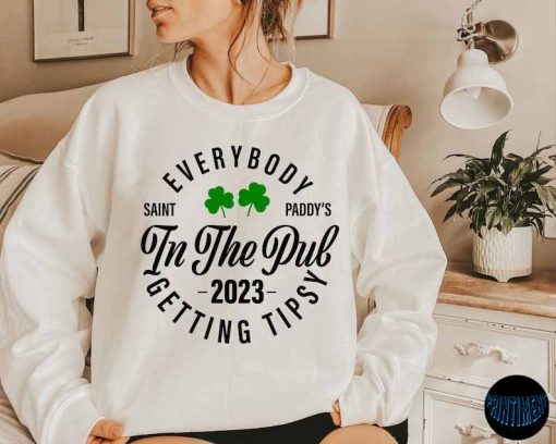 Everybody in the Pub Getting Tipsy T-Shirt, St Patty's Day Sweatshirt