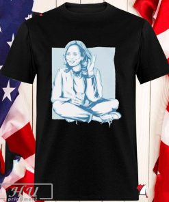 Illustration Kamala Harris Smiling Wear Pearls Harris For Madam President T-shirt