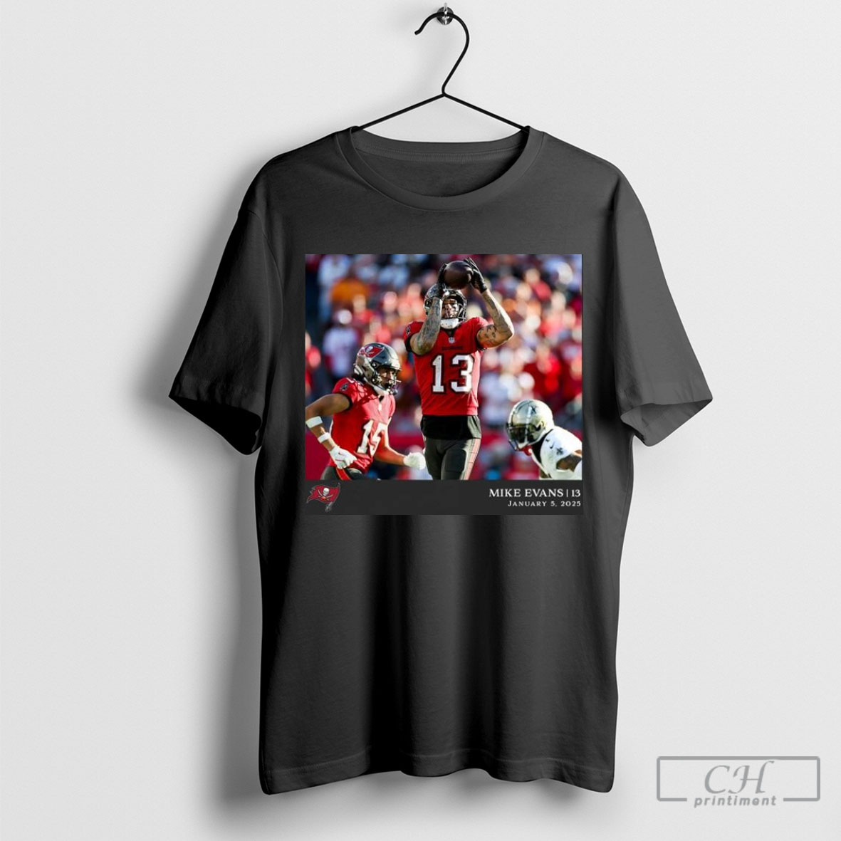 Official Mike Evans Tampa Bay Buccaneers Nfl Football Flash Features Week 18 January 5 2025 Shirts