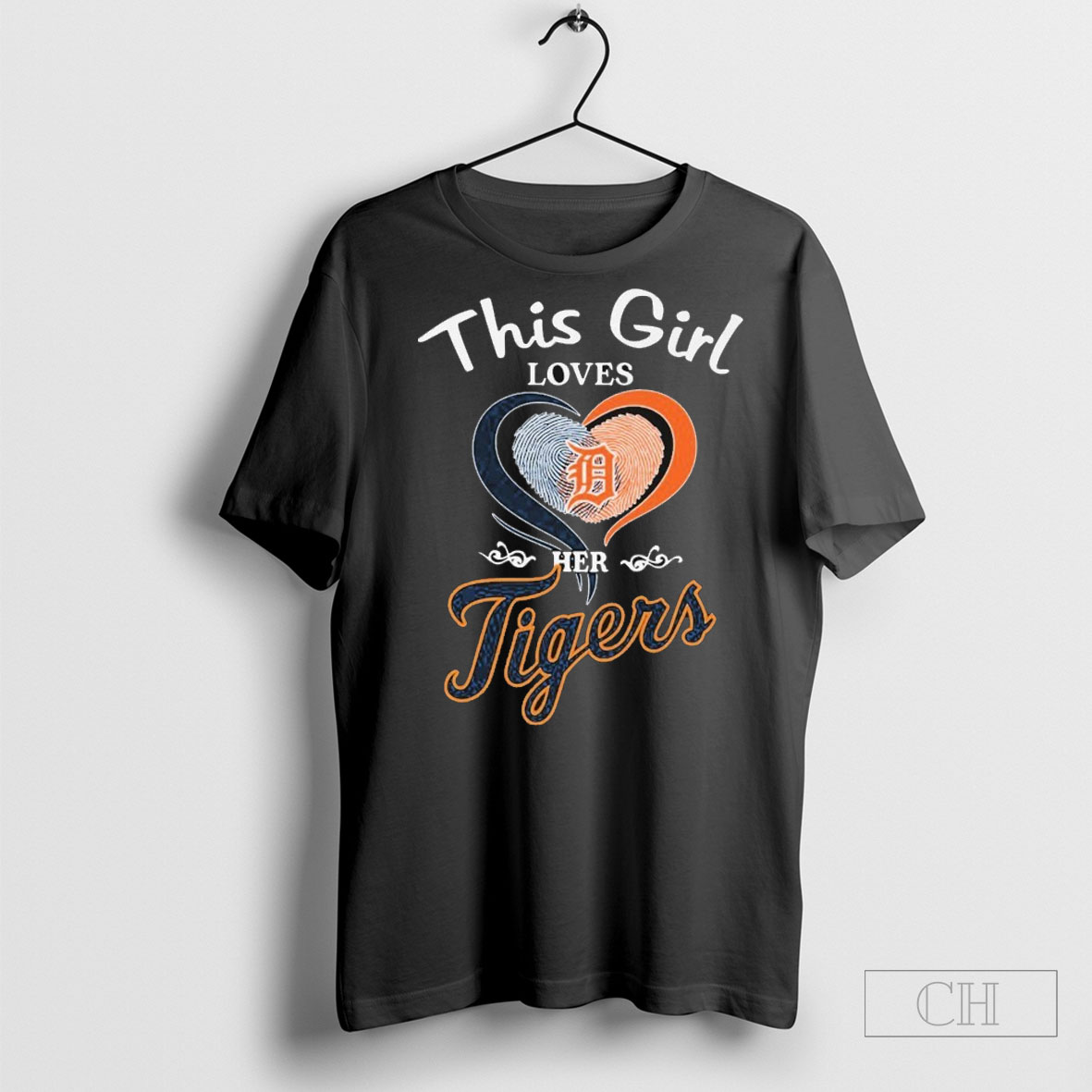 Detroit Tigers This Girl Loves Her Heart Fingerprint T Shirt