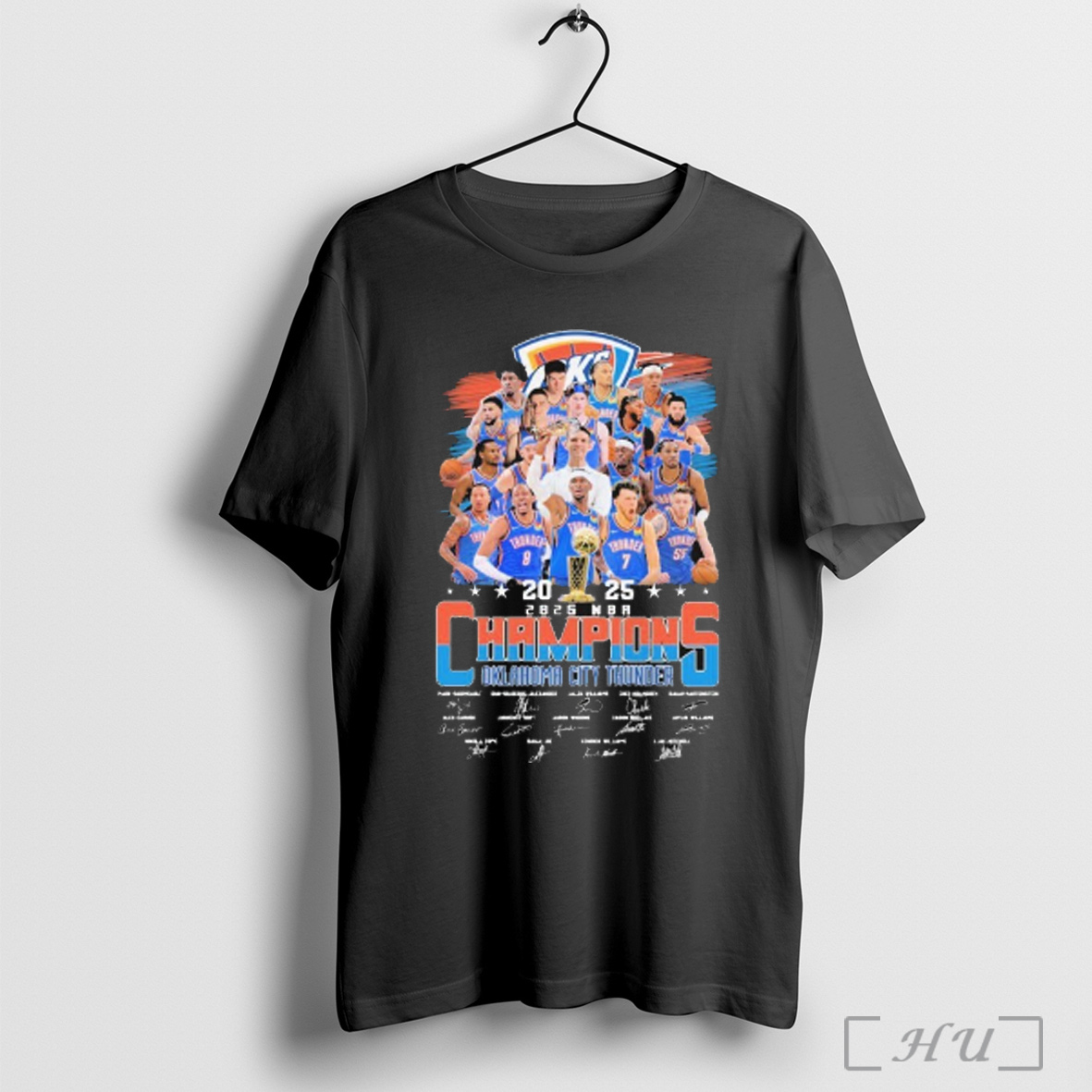 Officials Shai Gilgeous Alexander Chet Holmgren Jalen Williams Lu Dort And Coach Mark Daigneault Oklahoma City Thunder 2025 Nba Champions Signatures T Shirt Sweatshirt