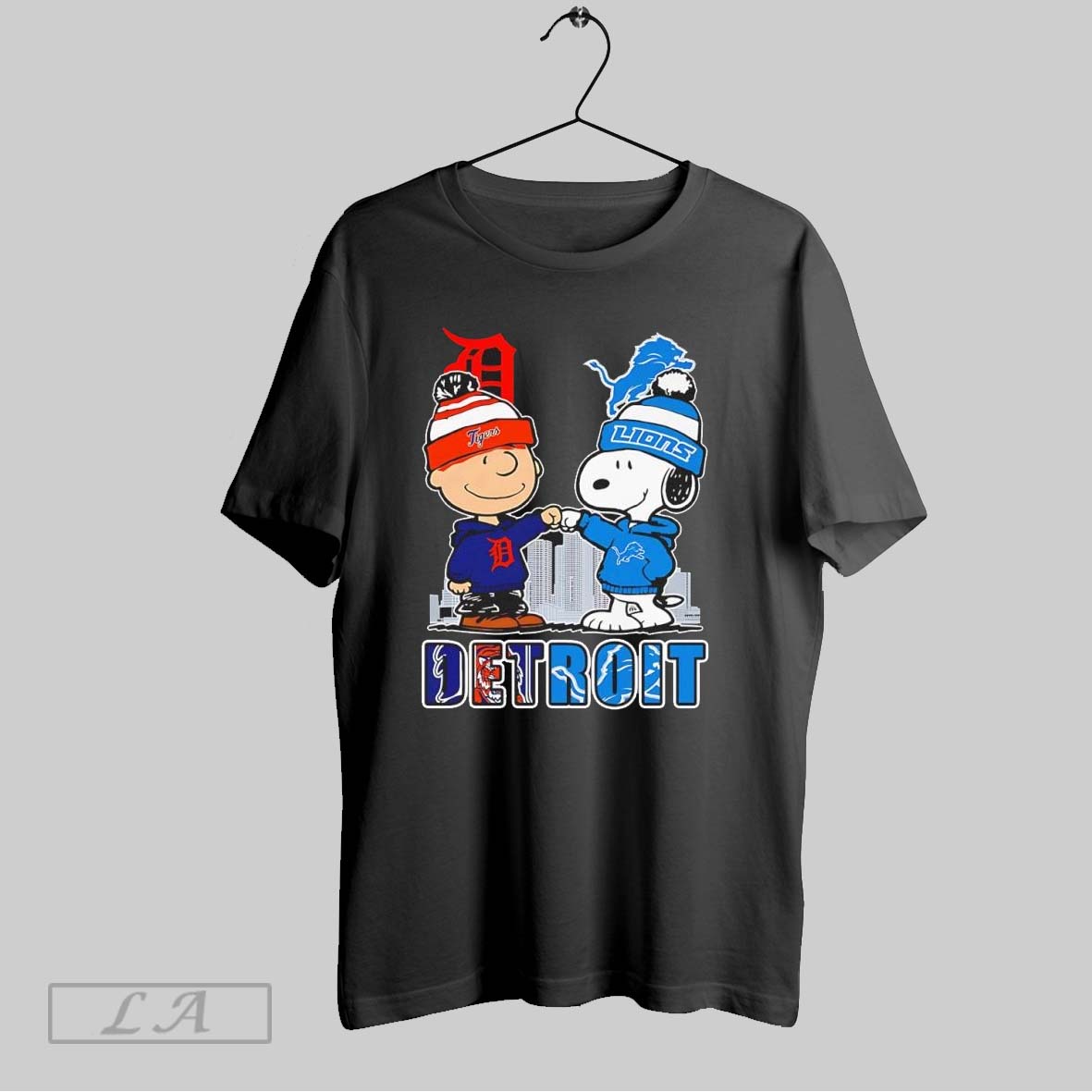 Original Charlie Brown Bump Hands Snoopy Detroit Tigers And Lions Skylines Shirt