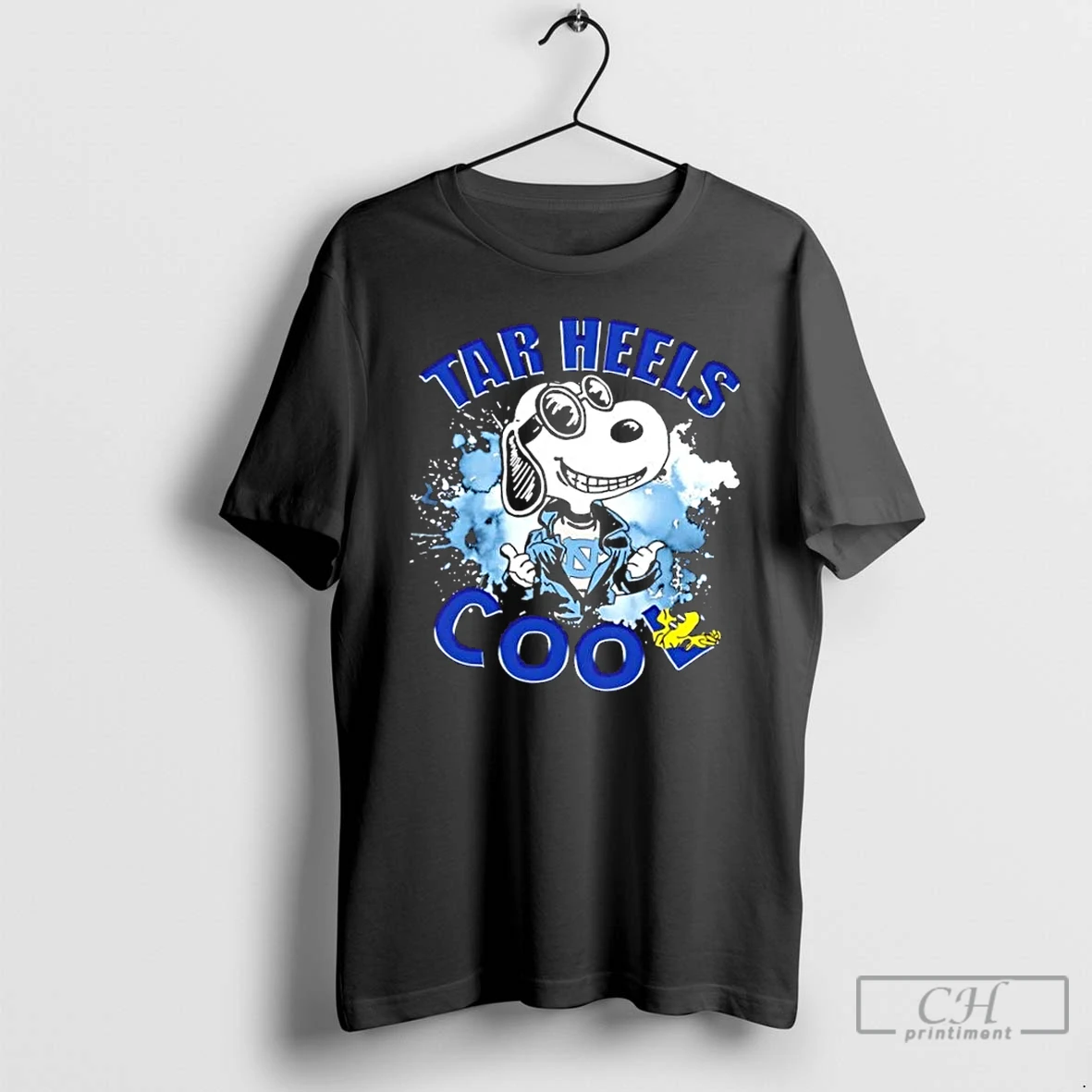 Classic Peanuts Snoopy X North Carolina Tar Heels Football Cool T Shirts Hoodie