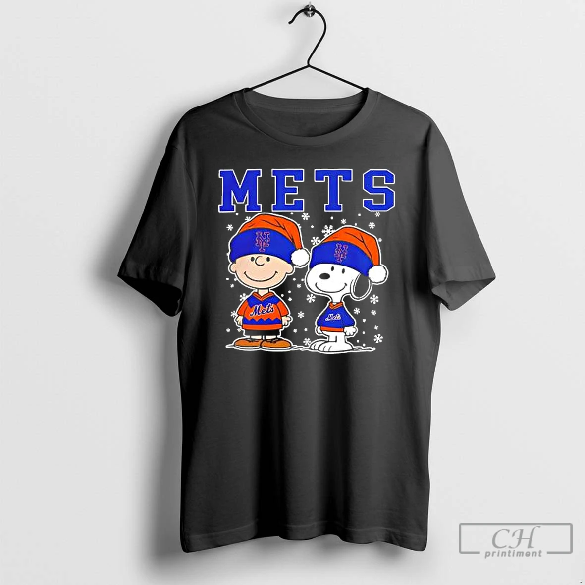 Classic Snoopy And Charlie Brown Wear New York Mets Mlb Holiday Christmas 2025 T Shirts Hoodie