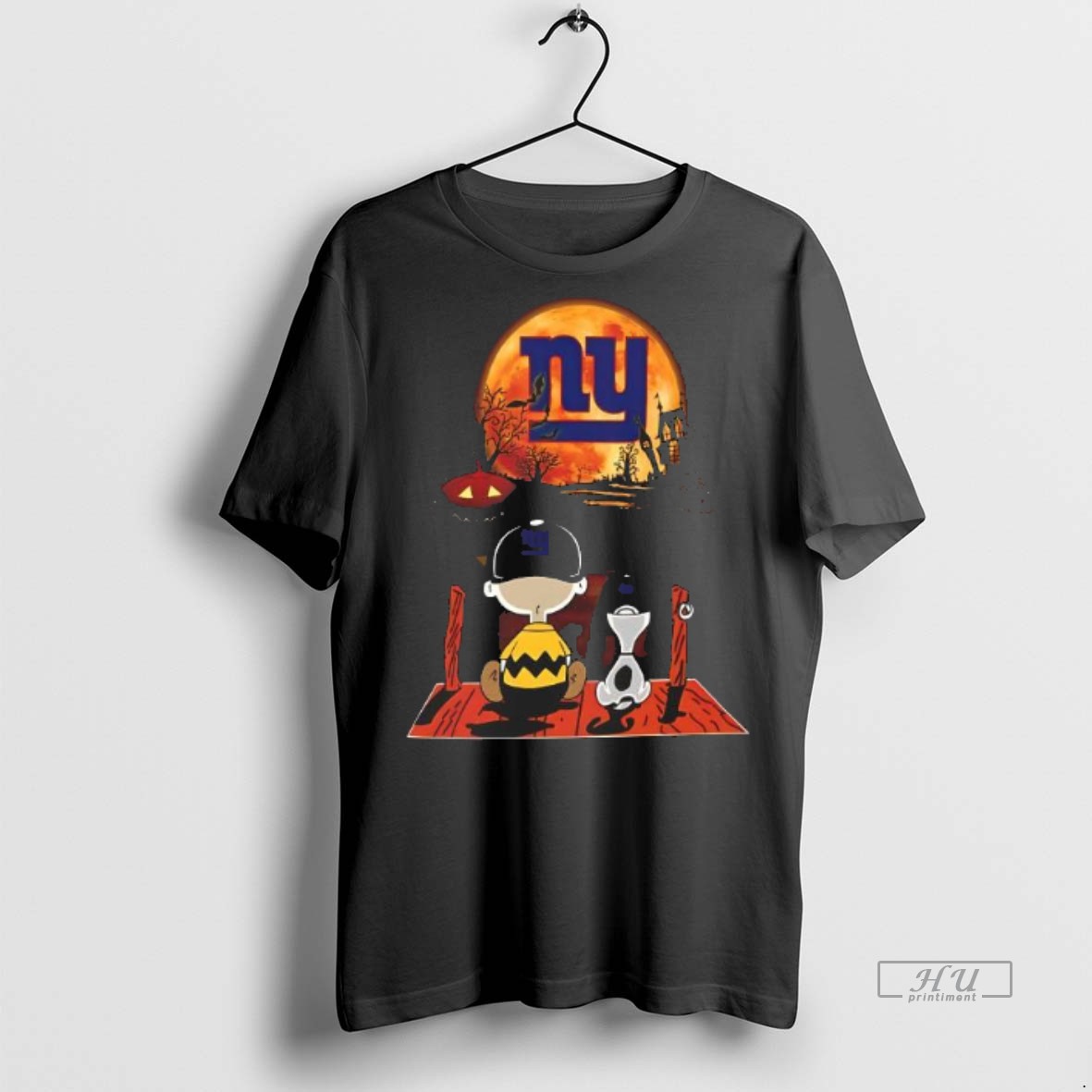Limited Edition Charlie Brown And Snoopy Watching New York Giants Halloween Tee Shirt Sweater Hoodie