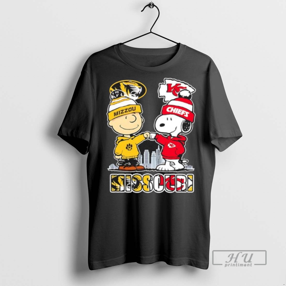 Limited Edition Snoopy And Charlie Brown Missouri Tigers X Kansas City Chiefs Skyline Graphic Tee Shirt Sweatshirt Hoodies