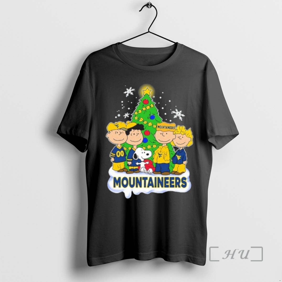 Limited Edition West Virginia Mountaineers X The Peanuts Merry Christmas Tee Shirt Sweater Hoodie