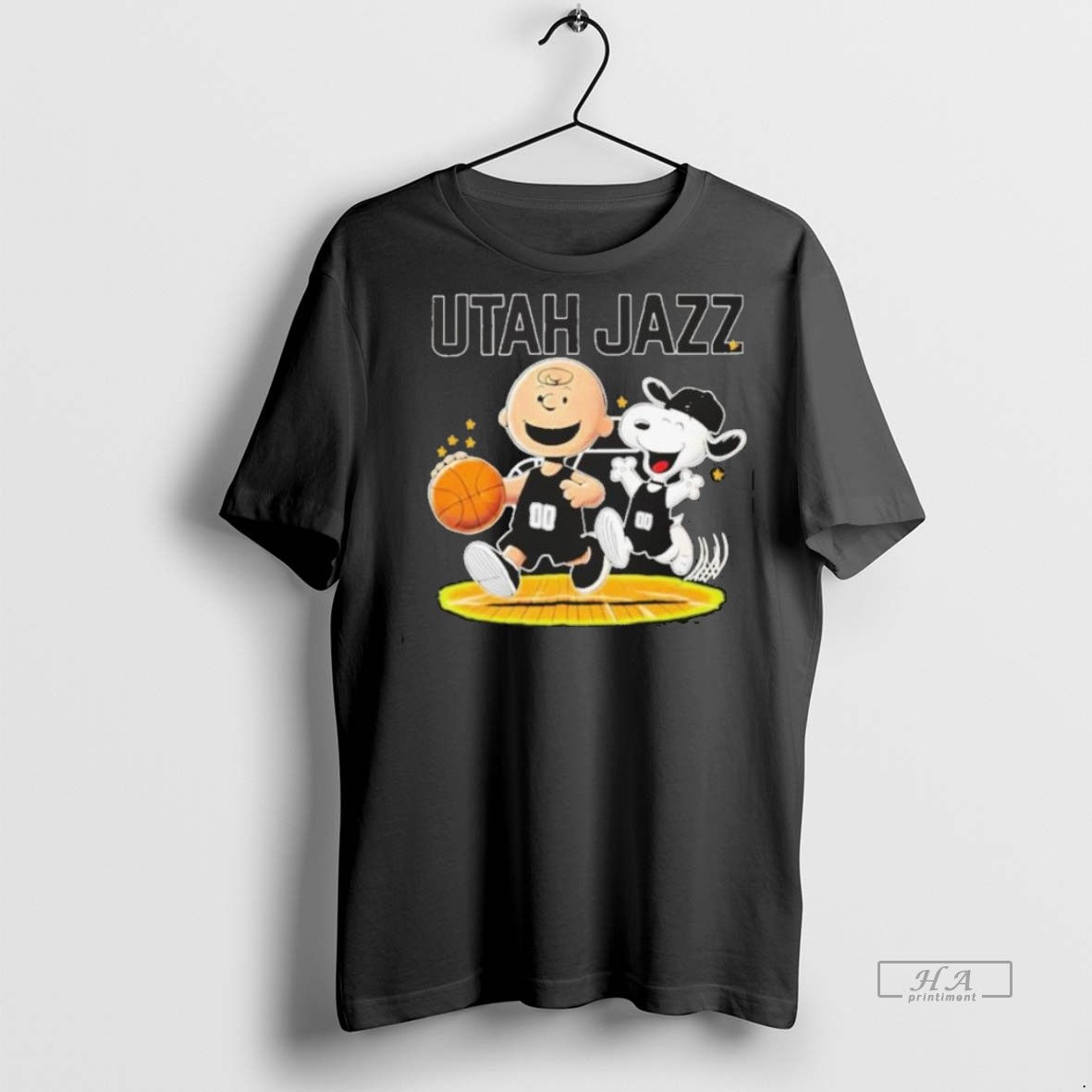Official Trendy Utah Jazz X Charlie Brown And Snoopy Playing Basketball 2025 T Men Tee Sweater Hoodie