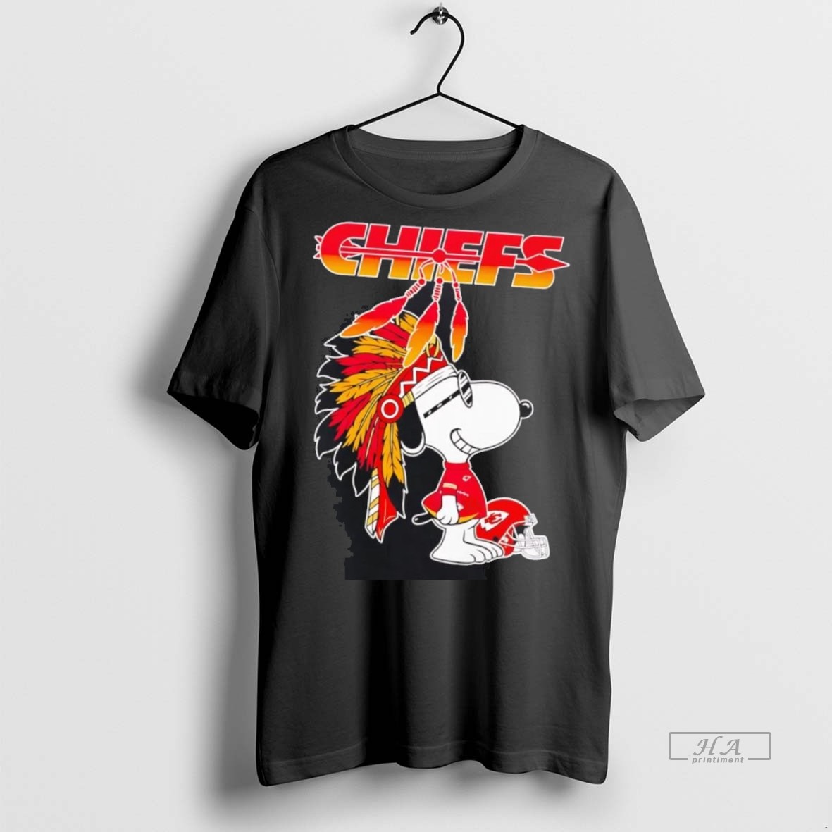 Trendy Official Snoopy Chiefs Native American Tee Sweater Hoodie