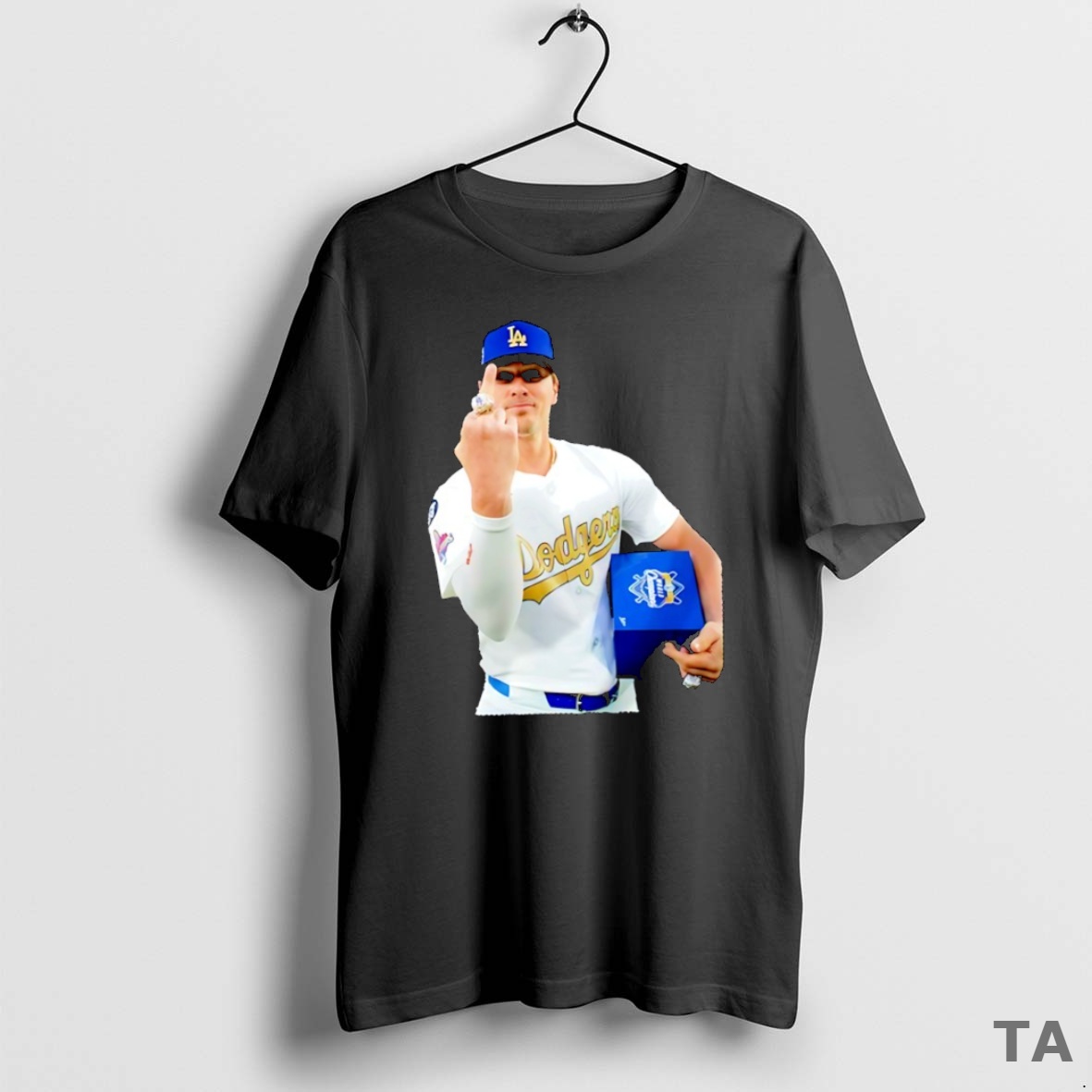 Top Kike Hernandez Middle Finger Los Angeles Dodgers Mlb 2025 Ws T Shirt Sweater