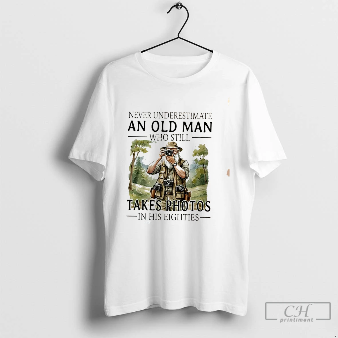 Premium Never Underestimate An Old Man Who Is Still Takes Photos In Her Eighties Tee T Shirts Sweater Hoodie