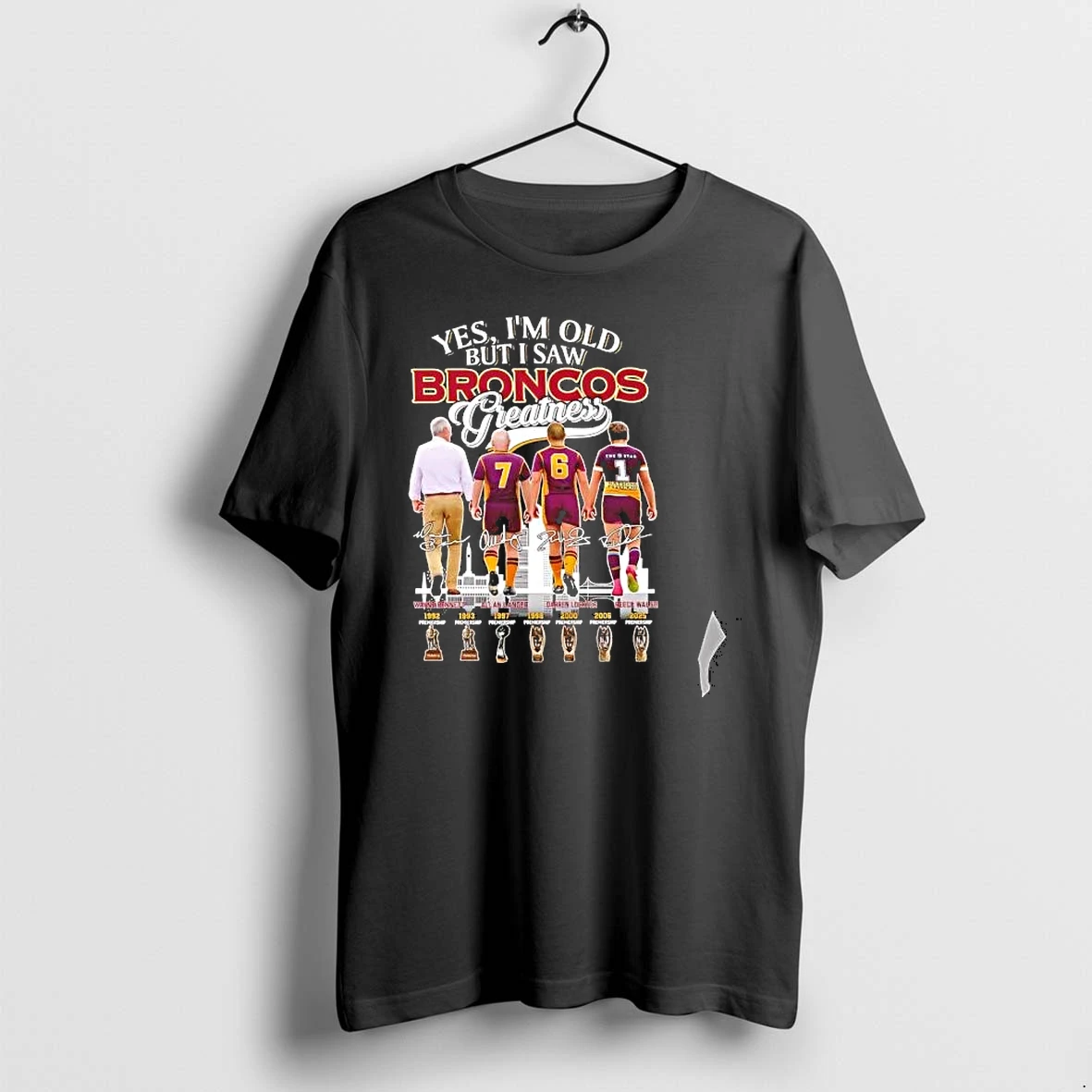 Officials Yes I Am Old But I Saw Broncos Greatness Wayne Bennett Allan Langer Darren Lockyer Reece Walsh Brisbane Broncos Signature Premium T Shirt Sweatshirt Hoodie